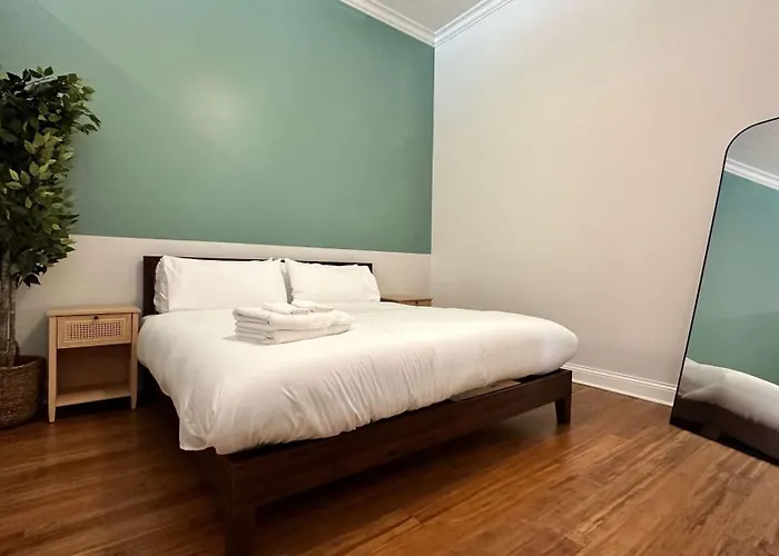 Cozy 1 Bedroom 1 Parking Sleeps 4 *